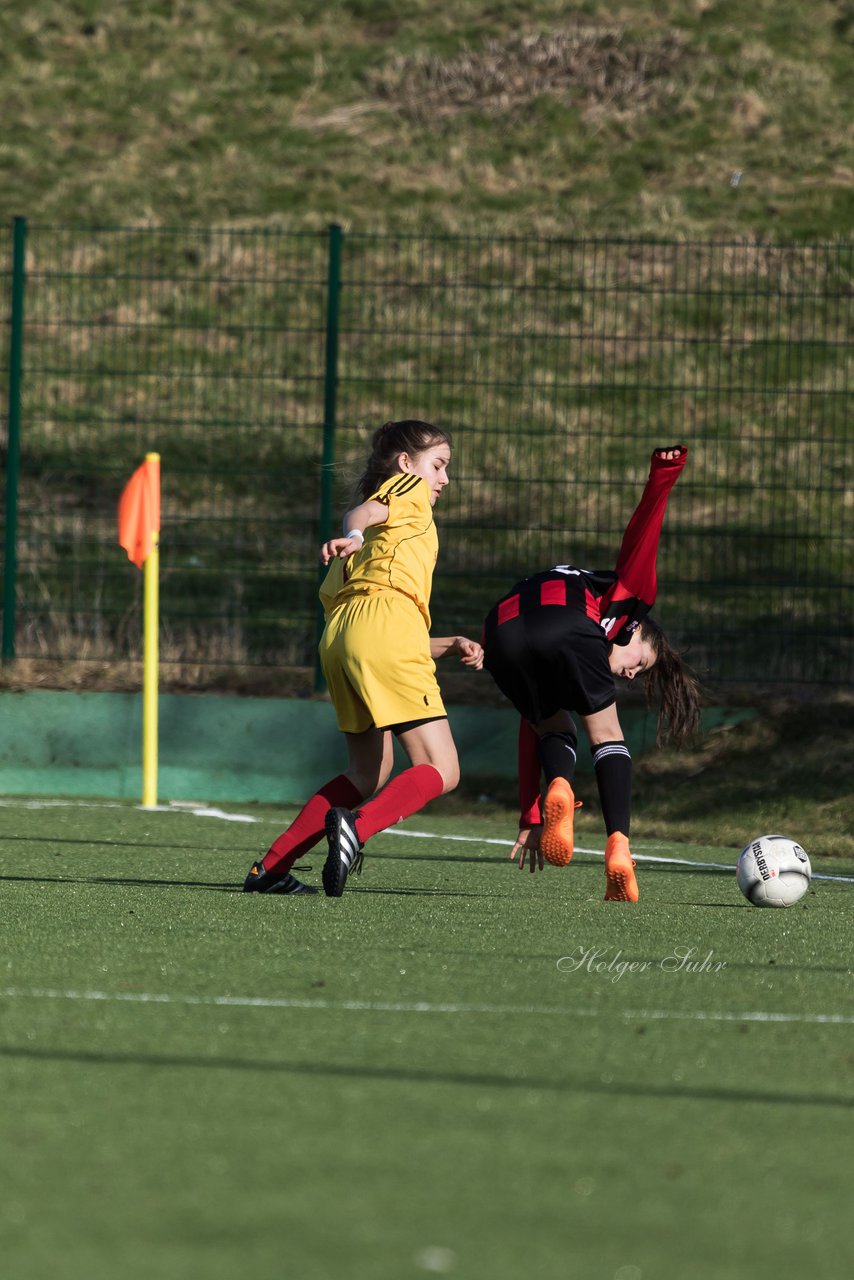 Bild 190 - B-Juniorinnen SG Weststeinburg/Bei - SV Fisia 03 : Ergebnis: 1:2